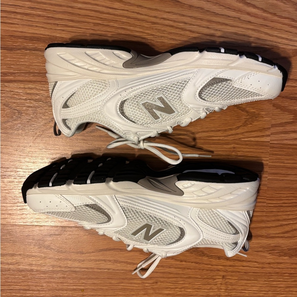 NWT New Balance 530 White and Gray Sneakers - W 10.5/M 9 (unisex) - Picture 2 of 6